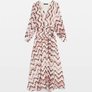 NWOT White House Black Market Chevron Long Sleeve Dress